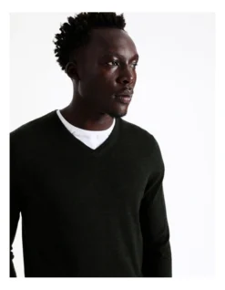 Australian Merino V-Neck Knit In Dark Green -Men's Fashion 880470550 3 1 720x928