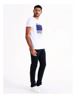 Leo Short Sleeve Placement Print Tee In White -Men's Fashion 956537200 3 720x928