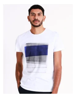 Leo Short Sleeve Placement Print Tee In White -Men's Fashion 956537200 6 720x928